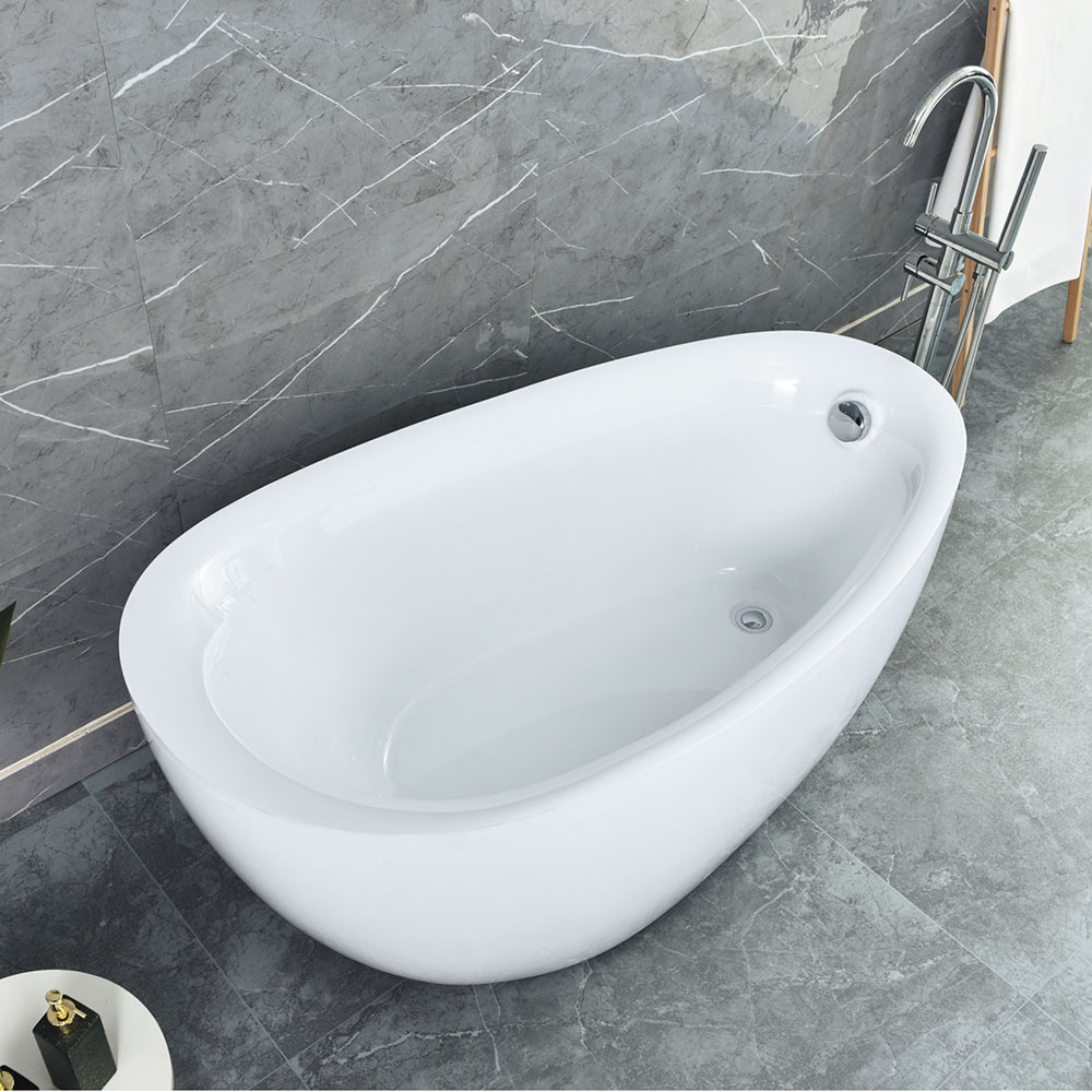 Free standing bathtub 9070